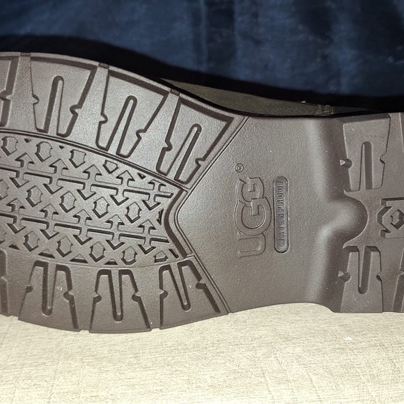 UGG Australia Men's Runyon Lined Chelsea Boot - Picture 8 of 9